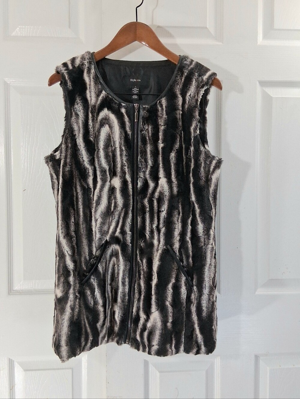 Style & Co Faux Fur Vest Size L Gray Zebra Animal Print Zip Front Cozy Layering